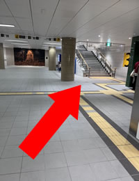 地下鉄七隈線「櫛田神社前駅」改札口3番出口を出ます。