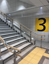 3番出口を地上に上がります。