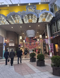 川端商店街に入ります。