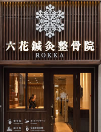右側に当店がございます。